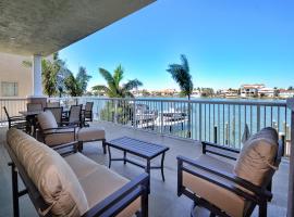 Sandpiper's Cove 201 Sandpiper's Cove Luxury 3 Bedroom 2 Bathroom 23132, hotel de lujo en Clearwater Beach