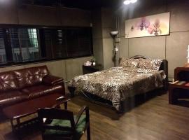 BTS Ekkamai - PINOCCHIO House, Privatzimmer in Bangkok