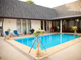 Chalong Palm Residence, vacation home in Chalong
