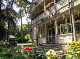 Wooden Villa, hotel u blizini znamenitosti 'Koncertna dvorana Dzintari' u gradu 'Jūrmala'