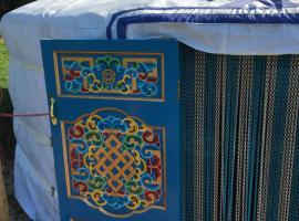 French Fields Luxury Glamping Original Mongolian Yurt, cheap hotel in Le-Vieux-Cérier