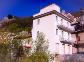 La Casa sul Fiume, hotel em Villa Santa Maria