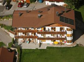 Apartments Sunseit'n, hotel in Sesto