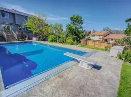 NEW 6BR w/ Pool & Water Slide, Hot Tub, Peak View