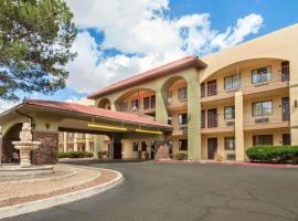 Quality Inn Airport East: El Paso şehrinde bir otel