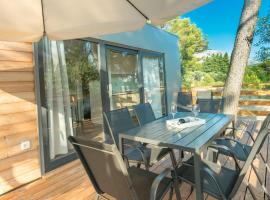 Apartments and Mobile Homes Makarska, glamping site in Makarska