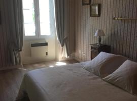 Le Cheval Blanc, hotel in La Bastide-des-Jourdans