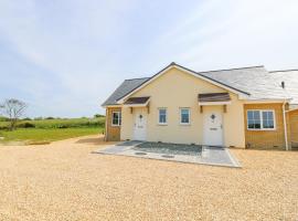 6 Yarmouth Cottages, beach rental in Freshwater