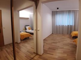 Hotel Miodowy, hotel v destinaci Dzierzoniów