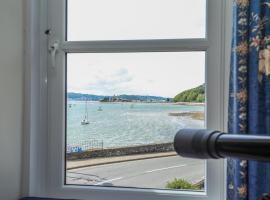 Gadlys House - Waters Edge, apartment in Beaumaris