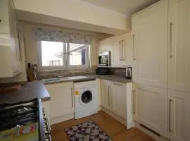 Broxbourne Two-Bedroom Apartment Close To Amenities