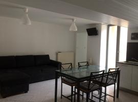 Joli appartement de 60m2 avec Balcon à la campagne, cheap hotel in Courson-les-Carrières