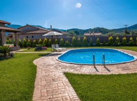Villa Argie: Nea Epidavros şehrinde bir otoparklı otel