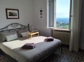 La magia delle Langhe appartamenti con vista, apartma v mestu Novello