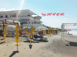 casa vacanze dei navigatori on the sea, beach hotel in Pontecagnano
