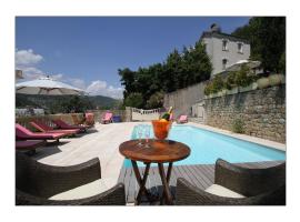 Villa Aimée Luxury Apartments with Heated Pool, Cama e café (B&B) em Vals-les-Bains