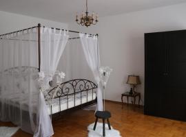 The Lakehouse Villa Neusiedl am See Wienerstraße 8, hotel v destinaci Neusiedl am See