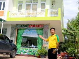 Motel Anh Kiệt - Vườn Quốc Gia Tràm Chim, gæludýravænt hótel í Tràm Chim