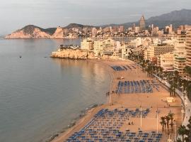 Benidorm 1ª línea playa Levante, garage, wifi, climatización, pet-friendly hotel sa Benidorm