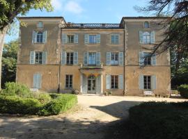 Chateau des Poccards, hotel with parking in Hurigny