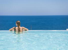 Wave Villa, Seaside Living & Your Own Beach Spot, By ThinkVilla, hôtel à Panormos Rethymno