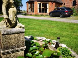 The Round House at Boningale Manor, pet-friendly hotel in Wolverhampton