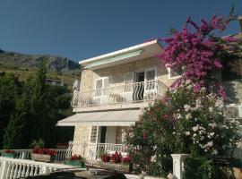 APARTMANI KUJUNDŽIĆ, hotel v destinaci Duće
