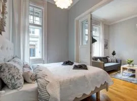 Alma's Romantic Getaway