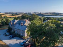 Trewornan Manor, romanttinen hotelli kohteessa Wadebridge