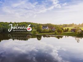 Wypoczynek na Kaszubach przy jeziorach i lasach, farm stay in Mokrzyn