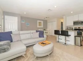 Lovely Cottage - Close to Siesta, Shops & Dining