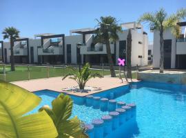 OASIS BEACH X - 49, family hotel in Guardamar del Segura