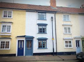 Sweet & cosy 10 Bridewell Cottage with parking available upon request, pet-friendly hotel in Bury Saint Edmunds