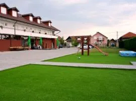 10 Apartments