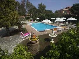 Loano Apartment Pool & Garden