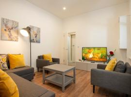 Flat B - Ground floor, 2 bedroom, 2 bathroom apartment with garden in Central Southsea, Portsmouth, hotel berdekatan Wedgewood Rooms, Portsmouth