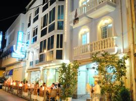 Hostal Can Marinés โรงแรมในซันต์การ์เลสเดลาราปีตา