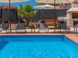 Apartment Maja with private pool, beach rental in Sveti Petar