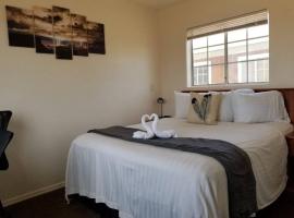 071B Private Studio near Grand Canyon South Rim Sleeps 6- No Kitchen, departamento en Valle