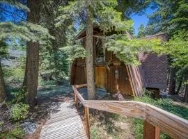 Retro Family Gathering Home in Tahoe Donner