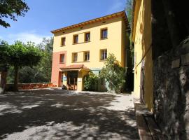 Alberg Roques Blanques, hotel in Ribes de Freser