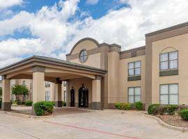 Quality Suites Sherman, hotel v destinaci Sherman
