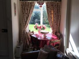 Pebble Cottage, cheap hotel in Holt