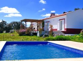 Cal Velho - Holiday Lodge, cabin in São Luis