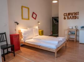 Clown and Bard Hostel, hotel in Praag