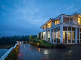 StayVista at The Lilly with Breakfast & Yoga, casa rústica em Ooty