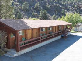 Virginia Creek Settlement, hotel Bridgeportban