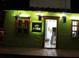 casa hostal las palmeras, готель у місті Гуатапе