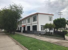 Antigua Casa de la Alameda，阿瓜斯卡連特斯維多利亞體育場（Victoria Stadium）附近的飯店