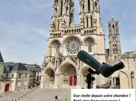 Logis du Parvis ***Face Cathédrale/in front of the Cathedral***